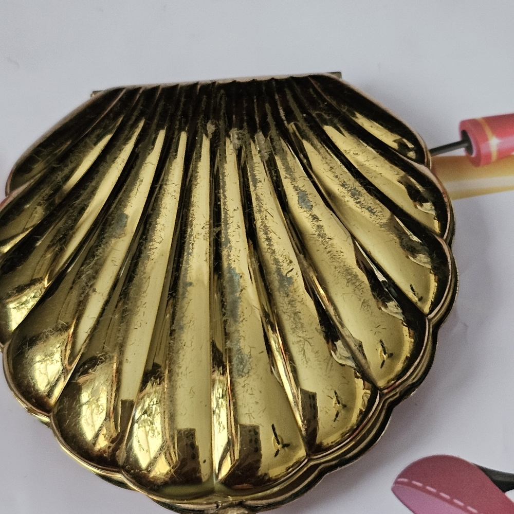 Gold Scalloped Edge Compact Mirror,ELGIN AMERICAN ,USA,STAMPED